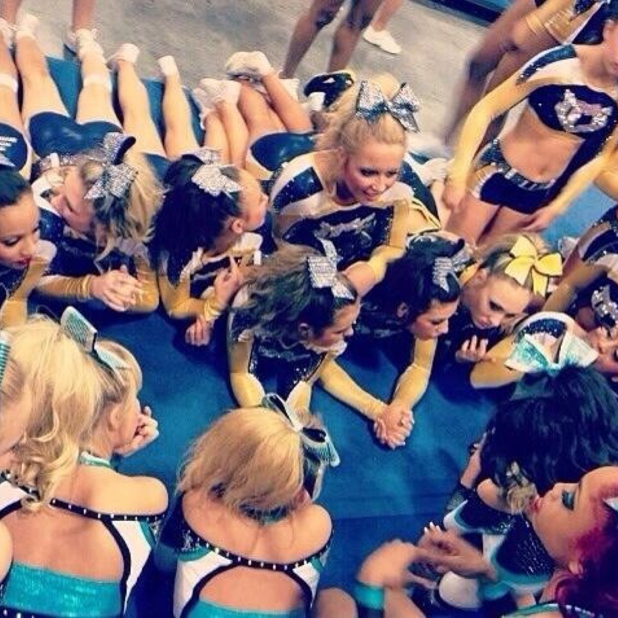 Keep your head high, your bow higher, and you confidence highest. ✨
