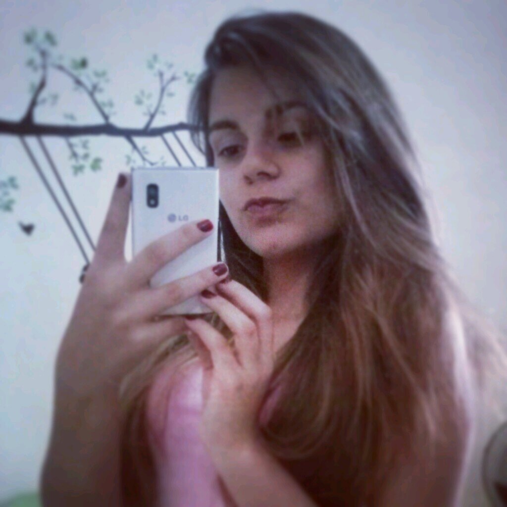 Instagram: _ayllamonteiro