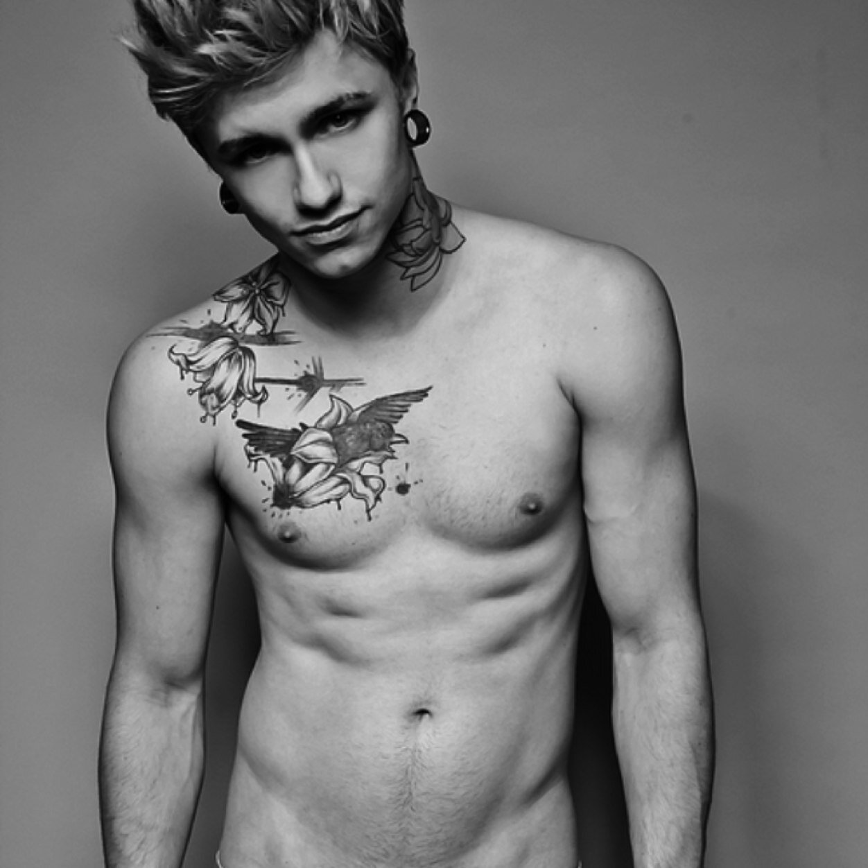 Hey. Im jake. Im a professional pornstar always having fun. I can be your daddy ;)