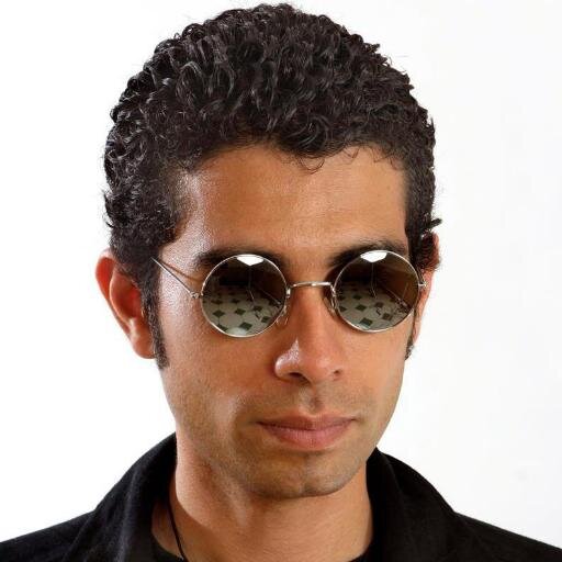 Aficionado a un computador, a la música electrónica, a mi profesión de comunicador social. Conductor de @LConsola.