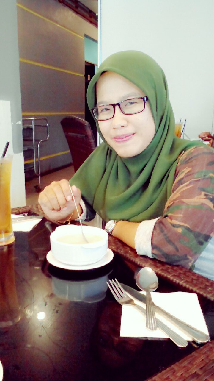 AdilahChe's profile picture. 