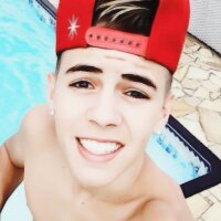 '' Prometo amor eterno a voces! É uma força maior que eu, sou o cara mais feliz do mundo''
Since: 07/12/13 
seguida: 07/12/13
