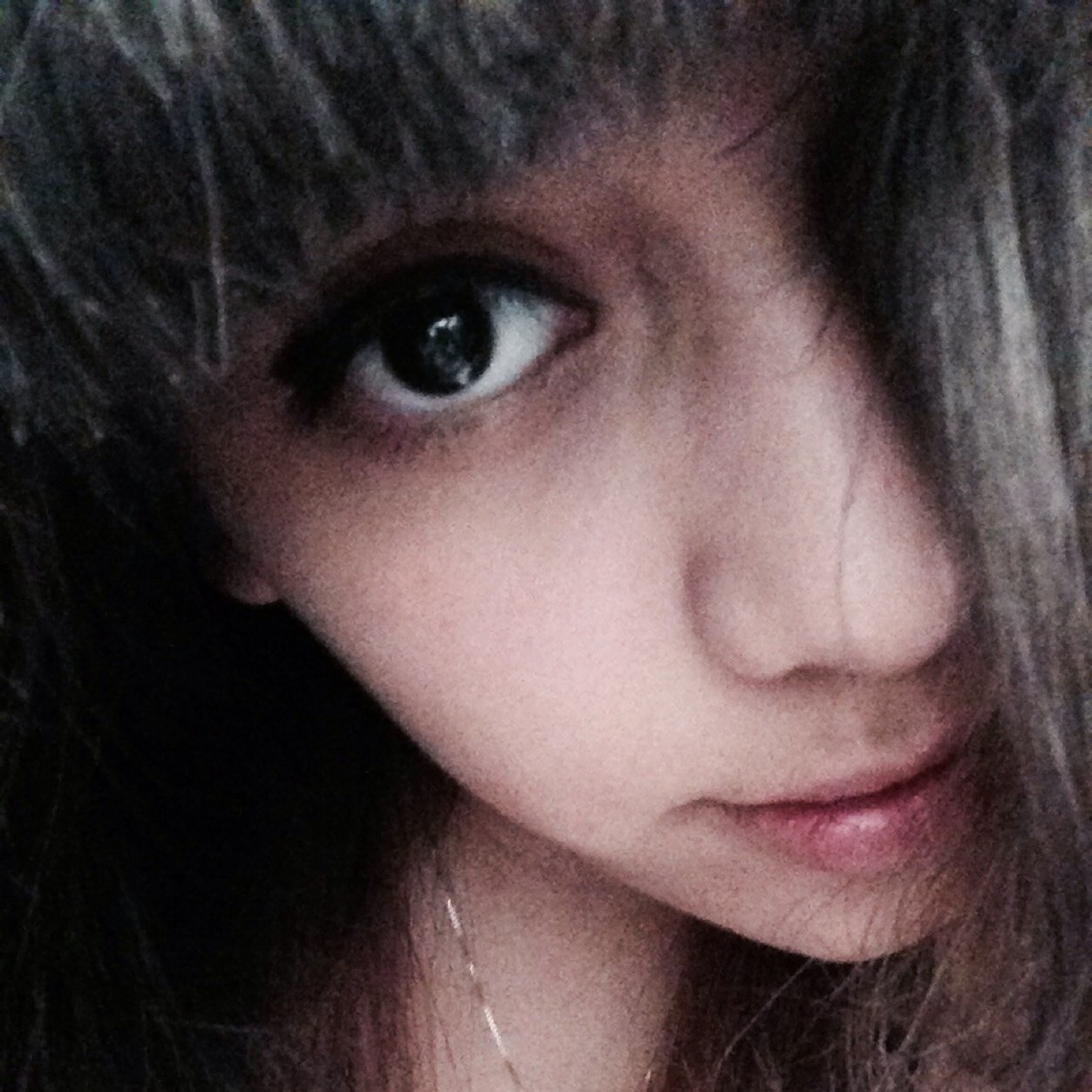 Hi ☆.。.：*・゜☆ﾞ((ε(｡･д･｡)з))ﾞ.。.：*・゜
I'm Mika I like to draw and cosplay and I enjoy the creepy and the cute.