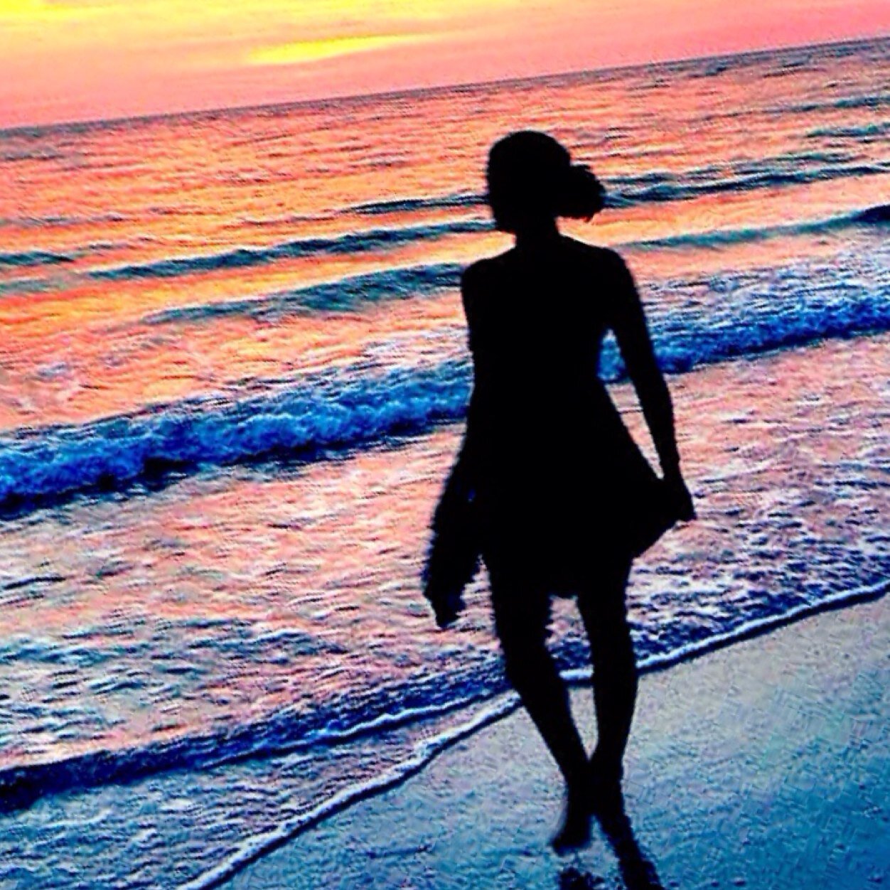 3littleebirds's profile picture. you can find me
where the music
meets the ocean.