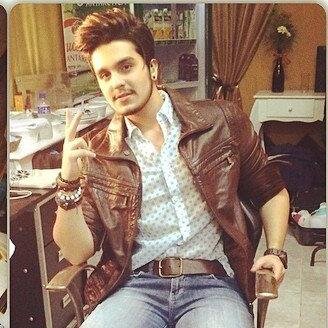 Apaixonada por um anjo chamado : @luansantana  seguido por @CamilaPaniago desde 19\07\2013