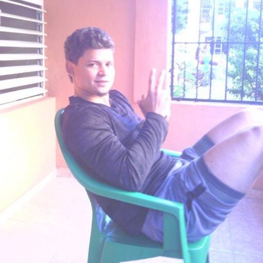 Estudiante de Ingeniería Electrónica, aficionado al gimnasio y a la lectura.  Ig:@PuchoHandsUp27            @KobeBryant        @Lakers