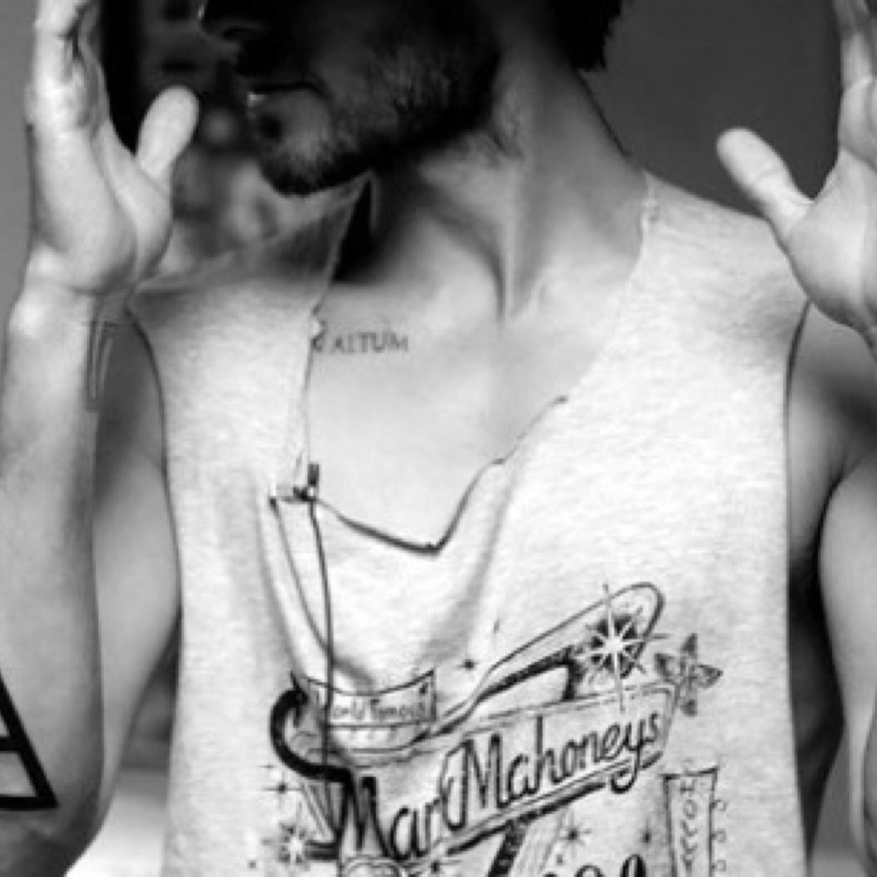 awkwardpoststbh's profile picture. for socially awkward people