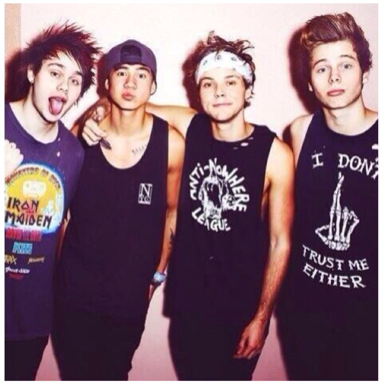 Hi can you please follow @stronglycalum