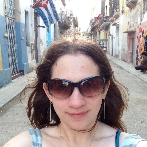 Magallánica. Periodista UC y Magister en Comunicación Política UAI. Raro encontrarme en silencio o sin música cerca.