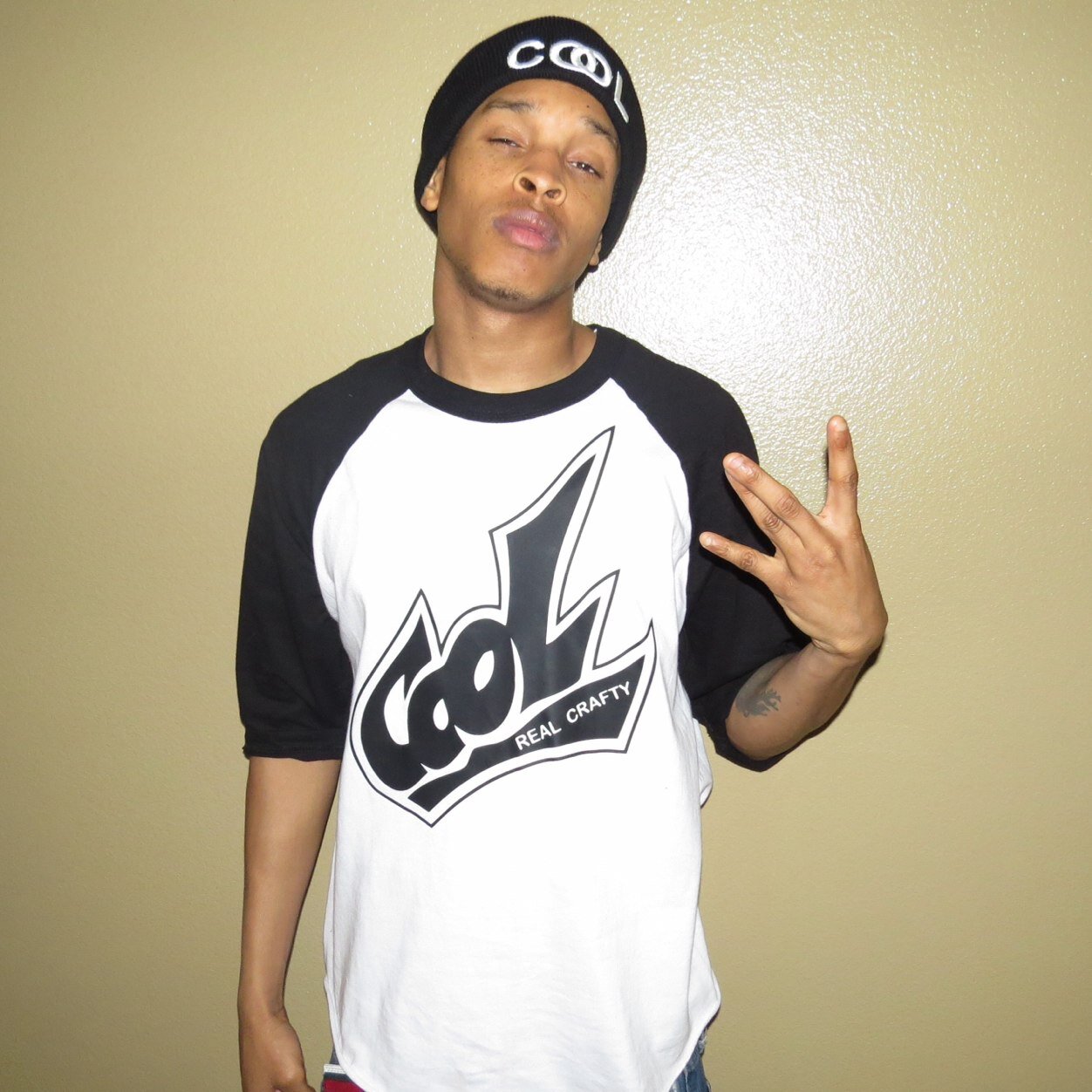 His Tweets Says A'lot, But His Twitter Speaks For Itself,I'ma Father(Papi) And oBoss(Jefe) Who Thinks Being Broke Is Bad For My Health. #CoolClothing #RealCraft