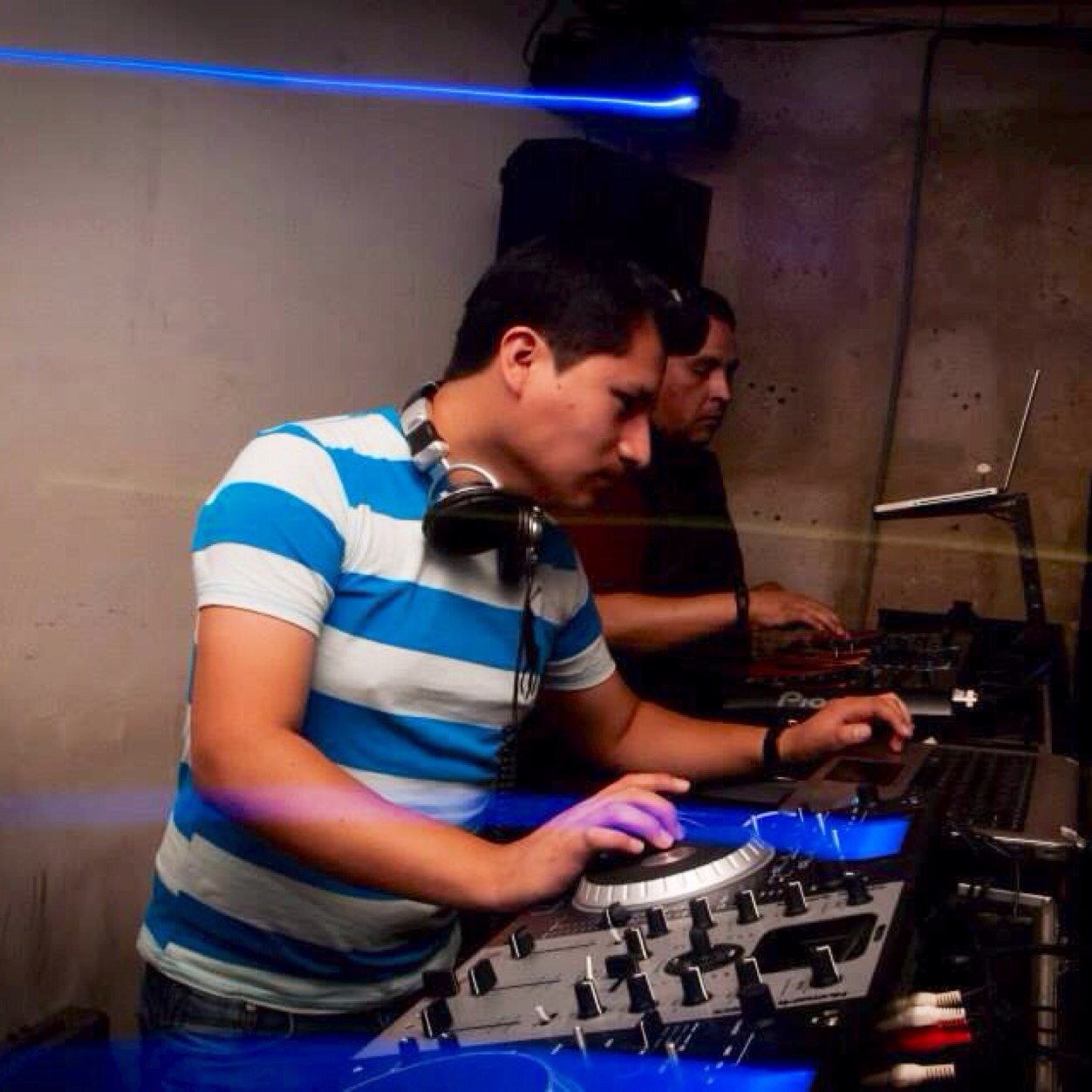 DjCoxWilde's profile picture. CoxWilde forma parte de la escena electrónica peruana. Su carrera empezó en el año 2005 en seguida consiguió crearse un estilo personal cautivador de multitudes