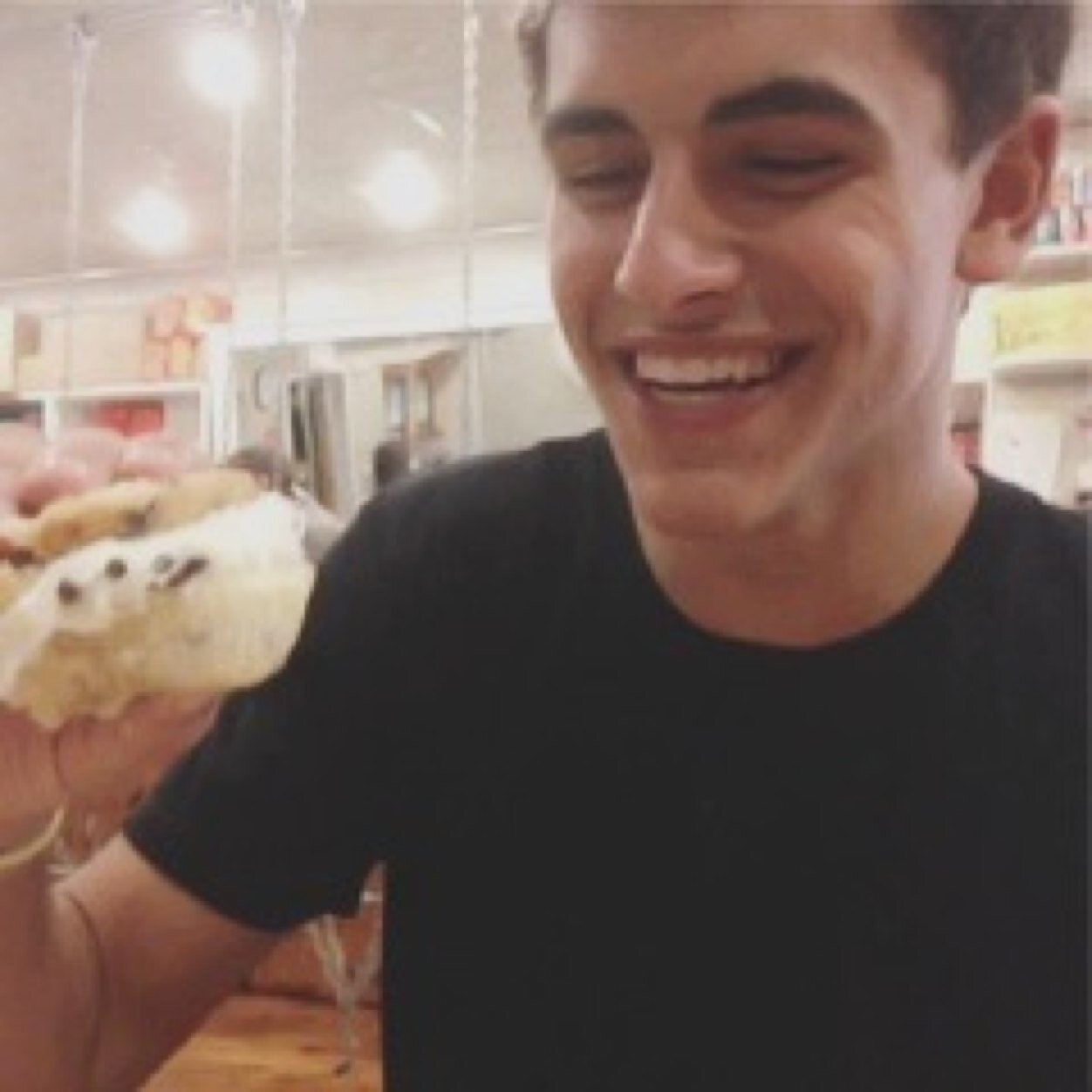 Youre beautiful so heres a free follow heres my main @SurrealShawn