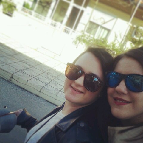 anastasiatbz's profile picture. Τα ωραιότερα πράγματα στη ζωή είναι ή ανήθικα, ή παράνομα ή παχαίνουν..