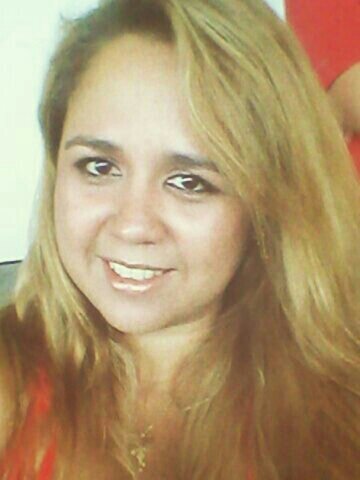 Eu amo a vida amo tudo e todos que me fazem feliz.
