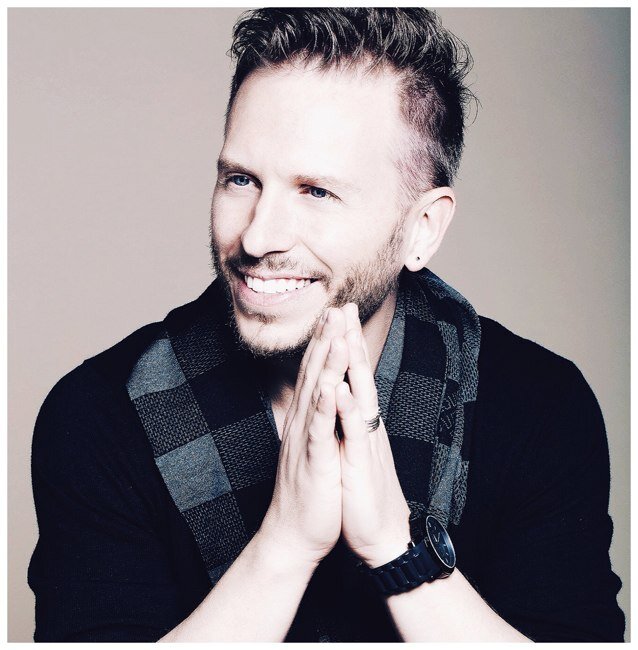 Nuestra misión es pedir las canciones de @NoelSchajris en las radios a nivel mundial! Envíanos tus estaciones radiales favoritas y ahí las pediremos!!