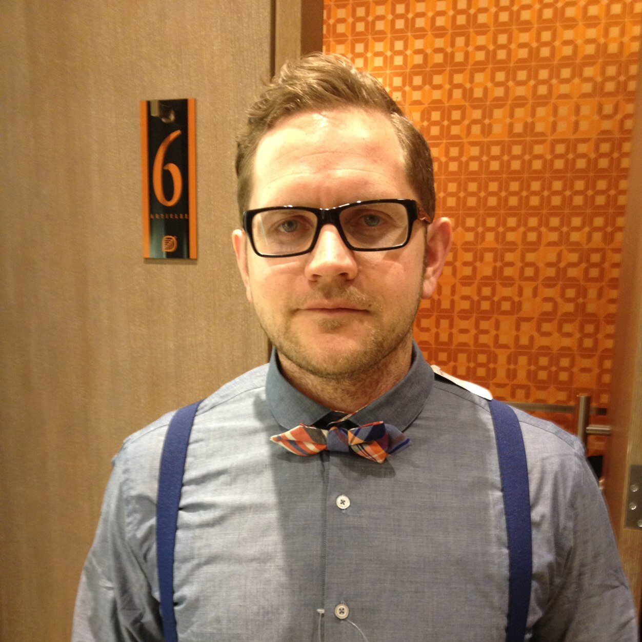 I have a wife. I have a son. I have a hot yoga pass. I have no love for peacocks. My favorite time is 10:09 AM or PM. I like brunch. I don't do coverphotos