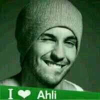 ‏‏انسان يعشق الاهلي و الهدوء لكنني احب الضحك مع احبابي ، اسامح ولكن صعب النسيان و ادخل الاستغباء دائمآ في حياتي حتى لا افسد علاقتي بالاخرين ، لا احب الانتظار
