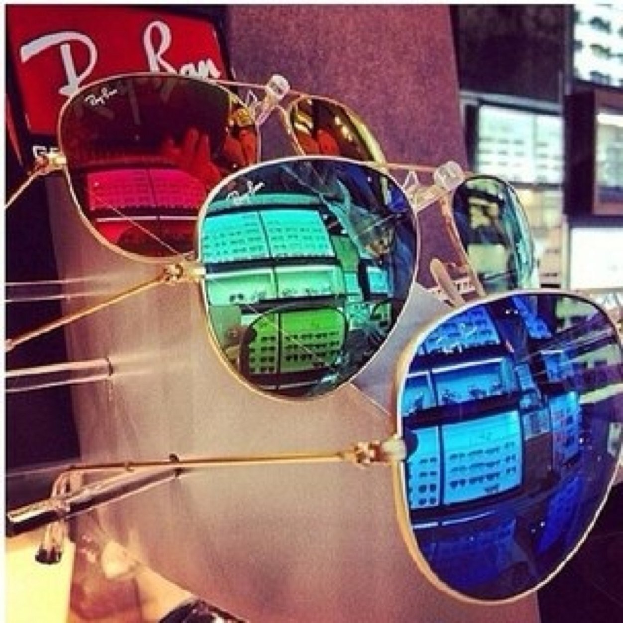 Интернет-магазин оригинальных очков Ray-Ban.Бесплатная доставка по Москве.Доставка по всей России.Гарантия качества. +74991301592; +79031301592(звонки+Whatsapp)