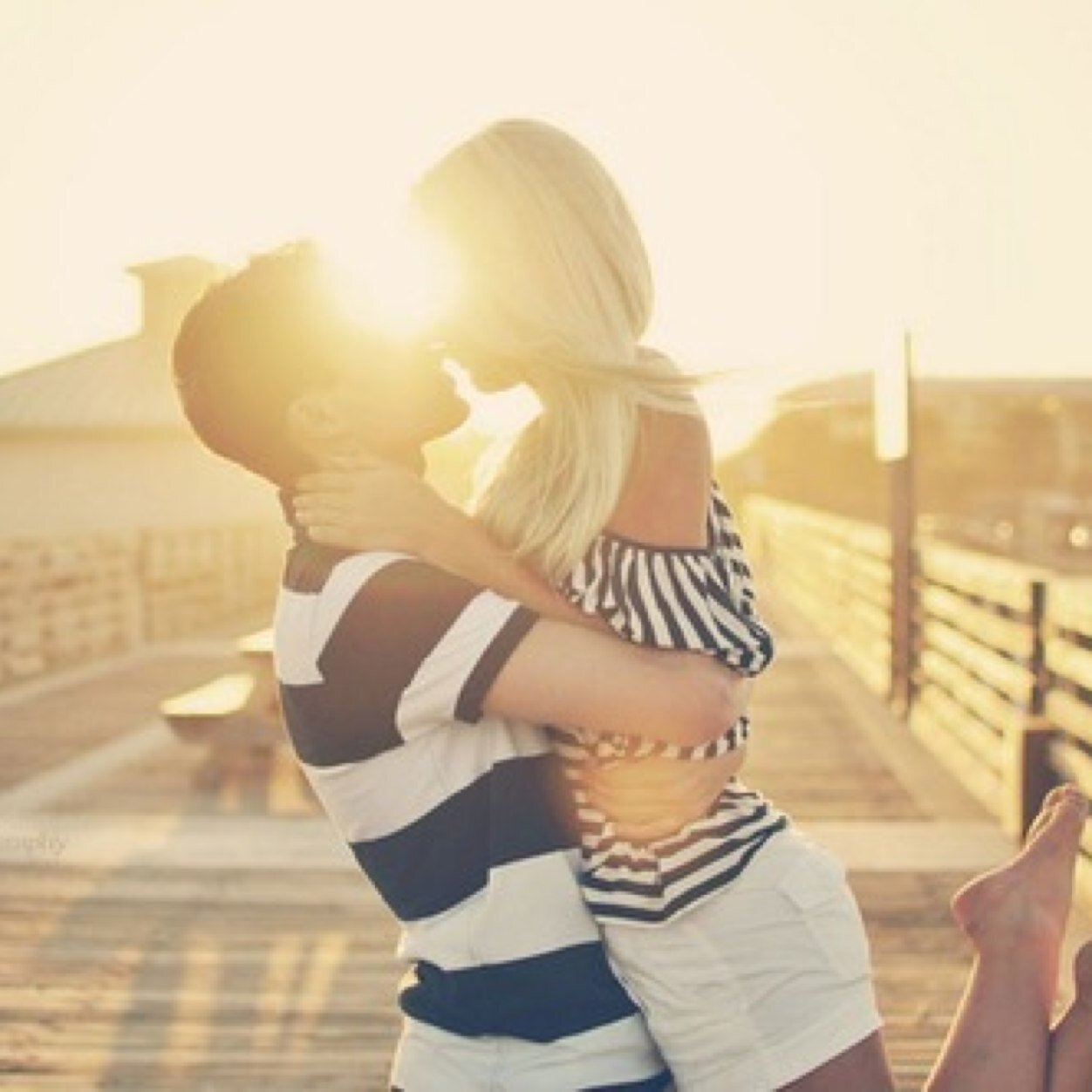ღ | Tweets over gevoelens, liefde, liefdesfoto's, gedichten en tips over liefde. | 100% originele tweets. |  ღ