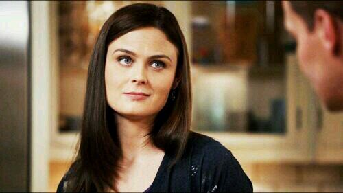 My name is Szidi, I'm 15 years old BONEHEAD and BELIEBER. My idols @emilydeschanel @David_Boreanaz and @justinbieber. @bonesonFOX is more than my life !
