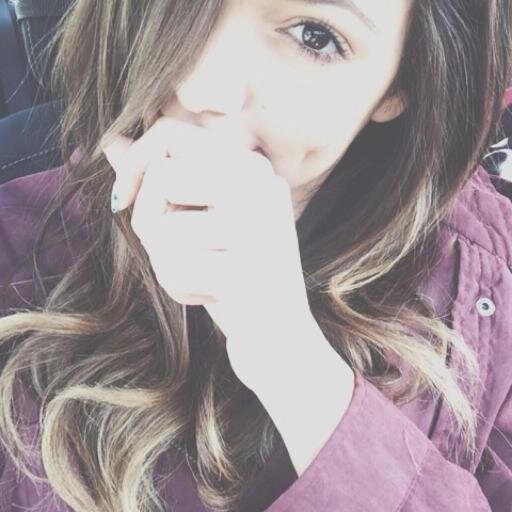 Hey, I'm Beth!
 I'm a teenage girl who makes videos for da youtube. Check 'em out for fashion,beauty,vlogs, DIYs, and more! ♥