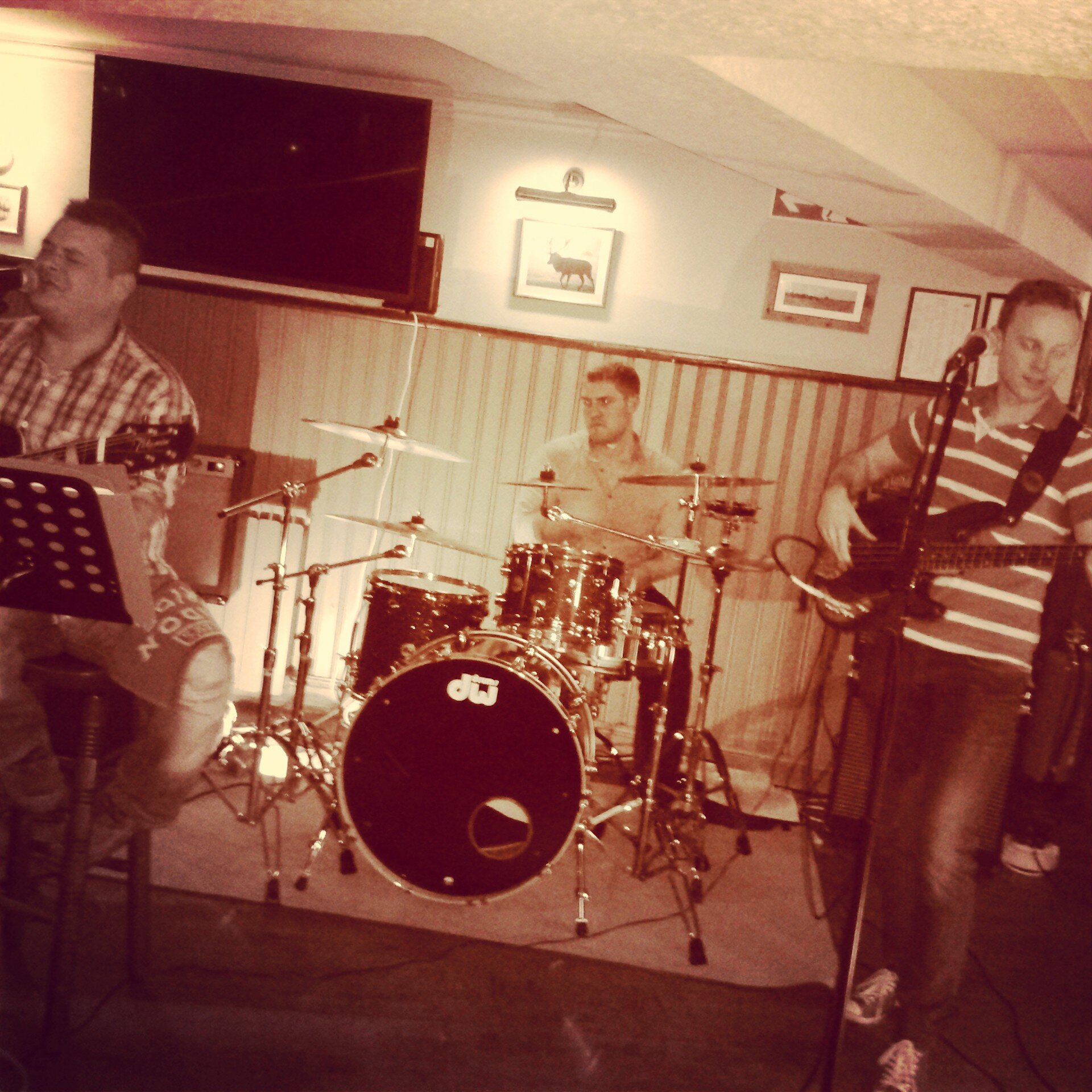 Loscajonesmusic's profile picture. Available for Private hire and commercial booking, we have available to you a great covers pop and rock band and a very unique live rockaoke band