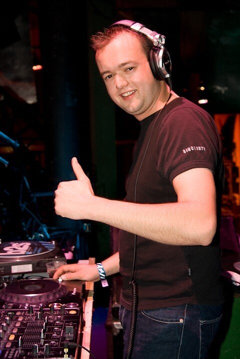 Hardstyle DJ / Producer http://t.co/9F6anfkSsI