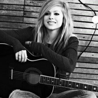 Azizah_2703's profile picture. Putri bungsu