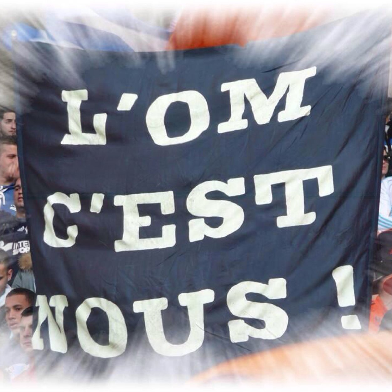 Passionné de l'#OM et de Football en général,si tu n'aimes ni l'un ni l'autre va follow quelqu'un d'autre.