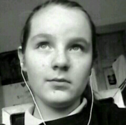 my name is aisling,  I'm from Ireland,  have 2 dogs and 2 puppies,  follow me and I'll follow back :D