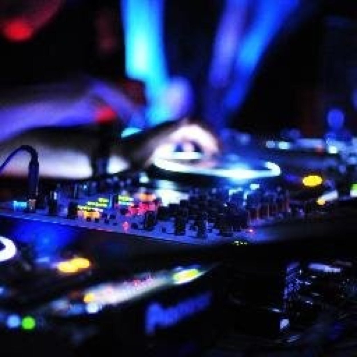 Actualidad informativa sobre las Fiestas Universitarias Alicantinas. Info y Reservas; MD