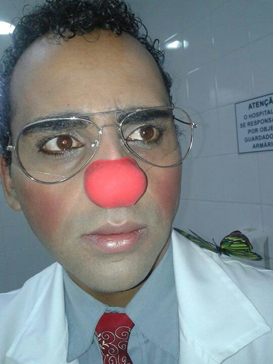 Sou Quitylliano Lorenzo formado em Birutorologia, Fazendo consulta em risoterapia durante o esconde - esconde e PHD DRT em bolinha de sabão quadrada.