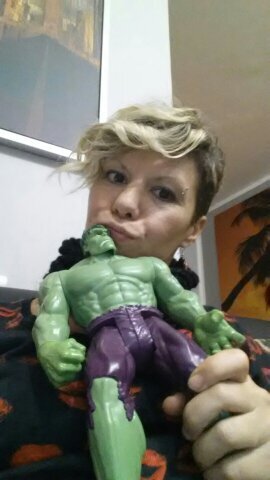 leonetatiana's profile picture. sono semplice nella mia stranezza,sorrido spesso e amo scherzare,vivo in un mondo tutto mio,e odio la falsità e l ipocrisia!adoro ballare la musica house!