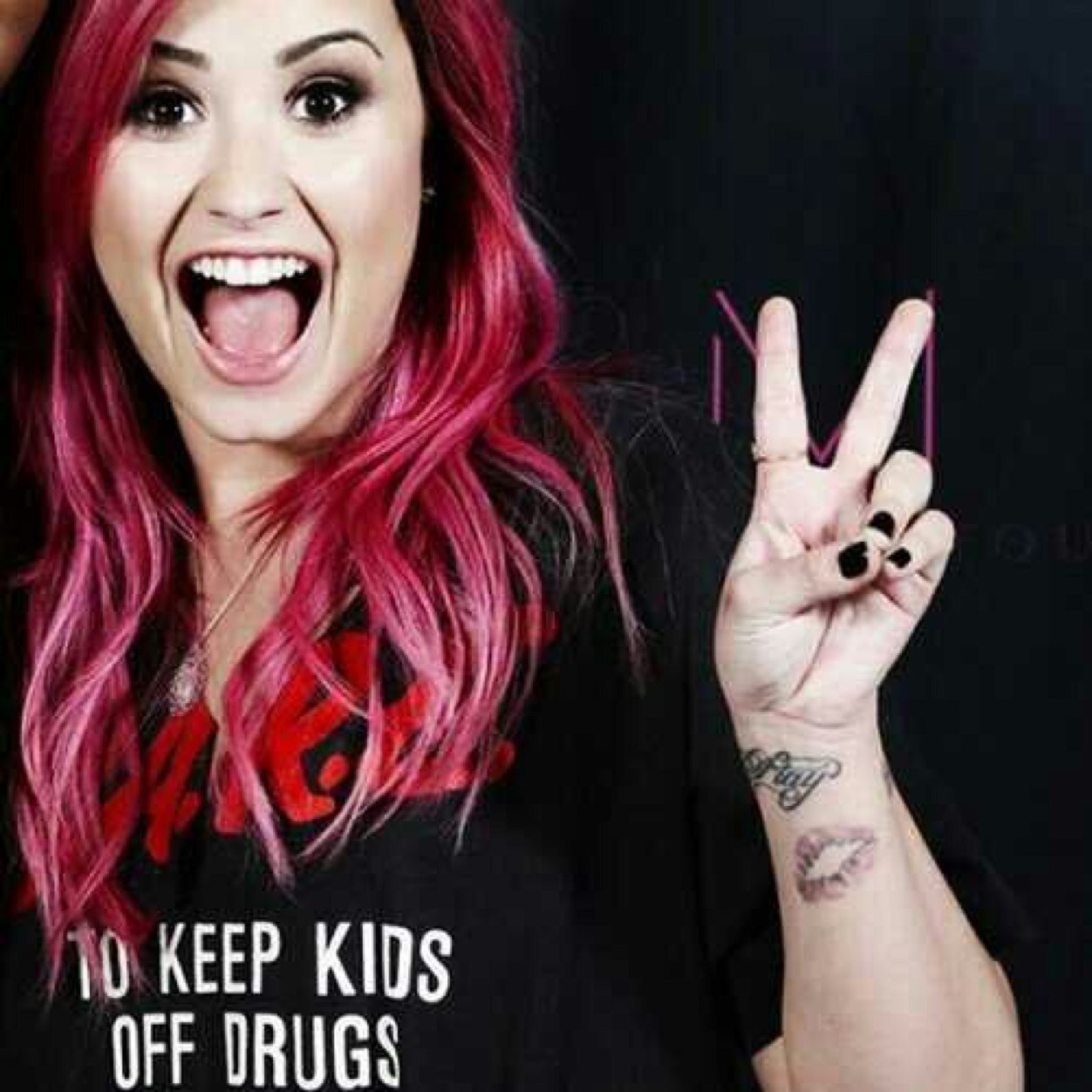 Twitter Account to vote for Demi. VOTE DEMI AT PEOPLE CHOICE Owner: @xUnbroken_
