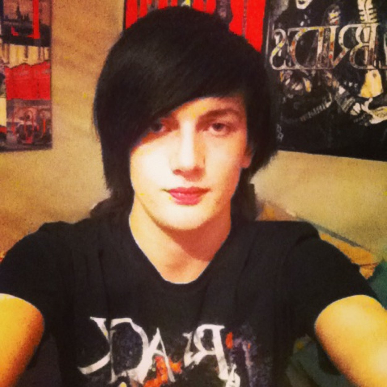 Glam metal!3
Bvb army!
Ashley purdy wannabe;)
Motley crue
Guns n roses 
Steel panther
Heavens basement
80's music 3