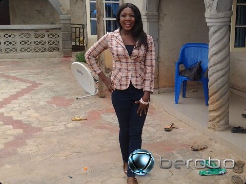 Event planner/interior decorator. Love beautiful things. Like trying something new. Hospitable and shy. Team Arsenal.