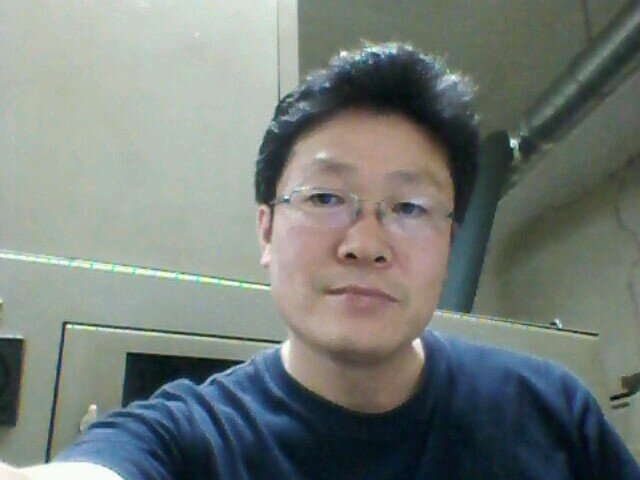 kimyeonkyo's profile picture. 달빛이  환하게 웃고있고 별빛이 무수히 쏟아지는  그런길을  걷고싶다.