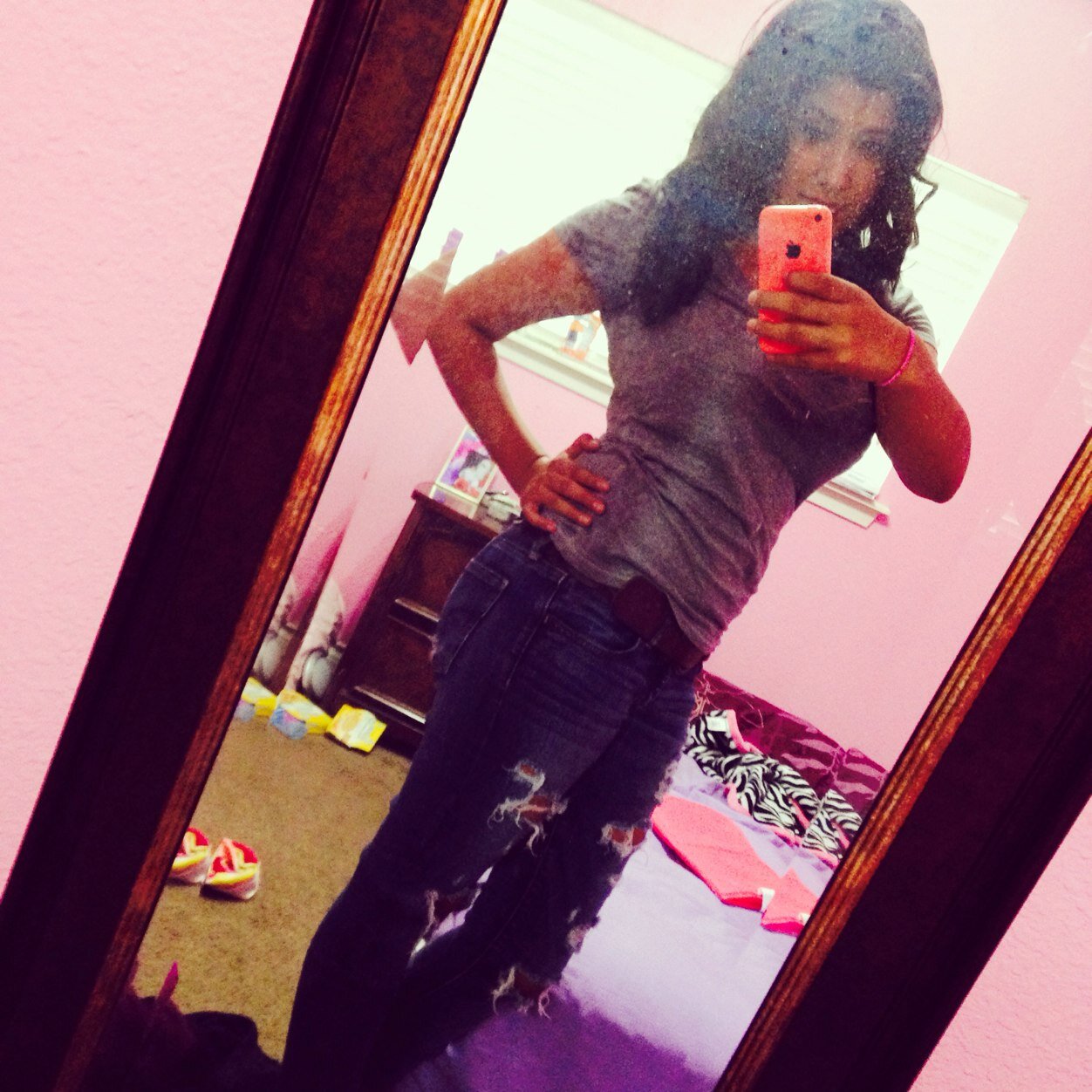 16, Freshman in college  Mommy to Aubrianna ♥ single; get to know me :)