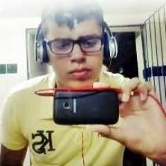 Toco violão curto todo tipo de musica,Especificamente rock,amo a vida,Creio em Deus Que com ele tudo é mais facil ,basta ter Fé.