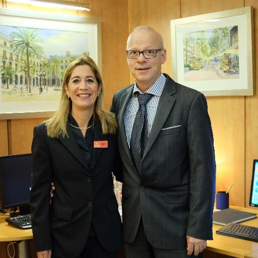 Aparthotel Silver es un hotel familiar.Situado en Gracia .Nos distinguimos por dar un trato familiar a nuestros clientes y que se encuentren COMO EN CASA. ATB-5