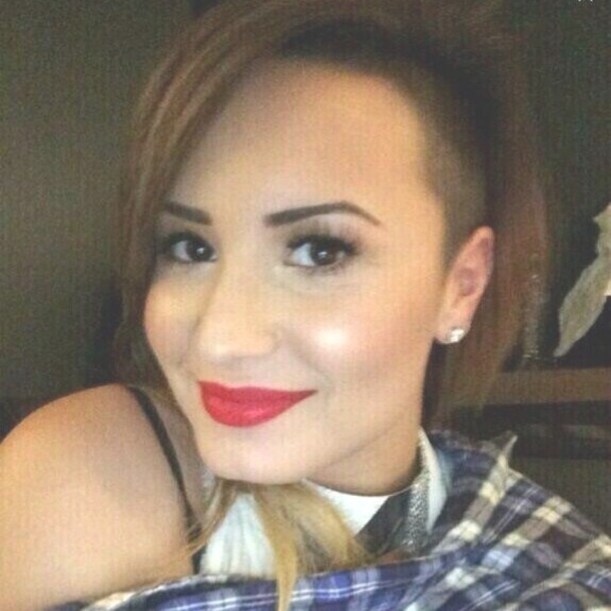 Please follow @ihonordemetria ilysm and ur beautiful :) thank u!