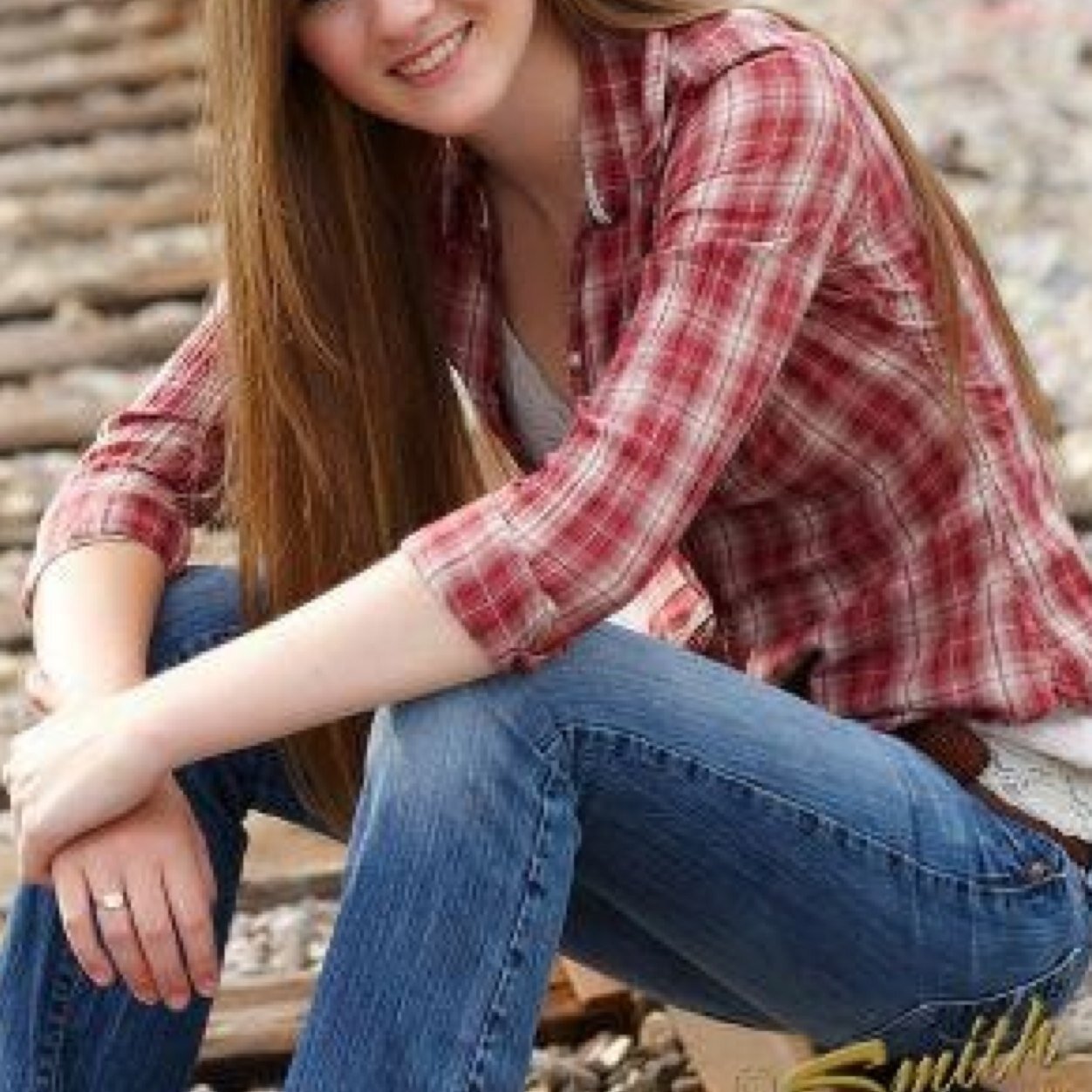 A small town girl (Avi is me) that loves hunting...BOW hunting, fishing, Packers, Badgers, everything baseball and country music!