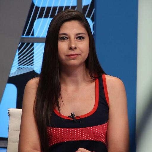 Magister en Comunicación Institucional. Lic. en Comunicación Social - San Luis; Argentina. Madre de Avril. Esposa de Gustavo.
