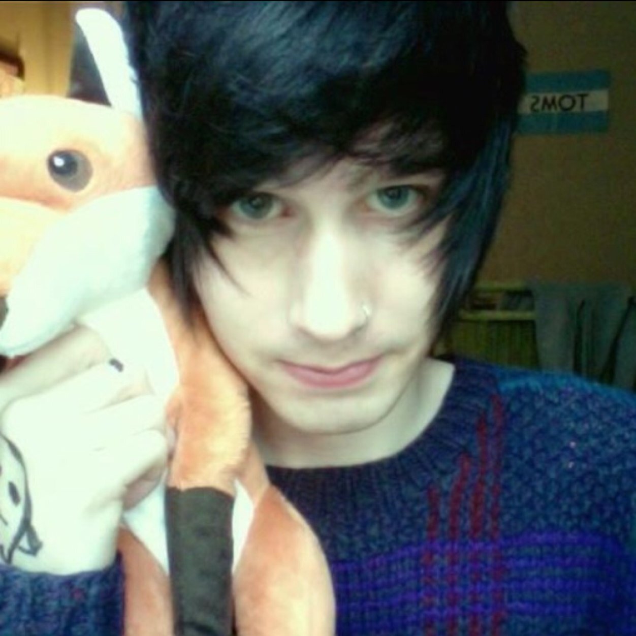 hey please follow @falloutphan in return to this free follow to help me make her happy!!! thank you!! uwu