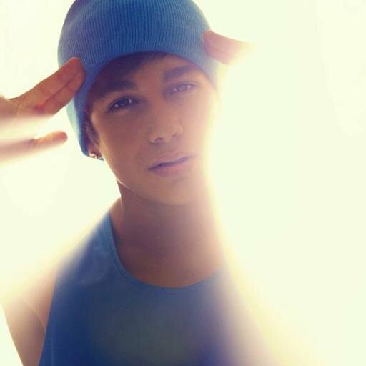 I love  Austin Mahone,Justin Bieber and Selena Gomez,they're my inspiration...