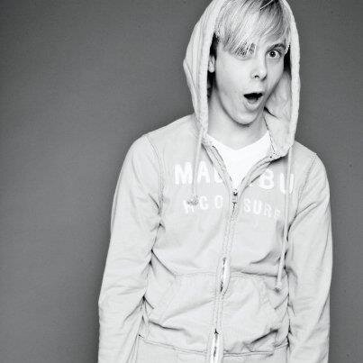 OBSESSED WITH R5!
RIKER IS THE MOST AMAZING GUY ON THE PLANET 
.. HES MY HUSBAND:***** 
ROSS IS SMEXAYYYYY