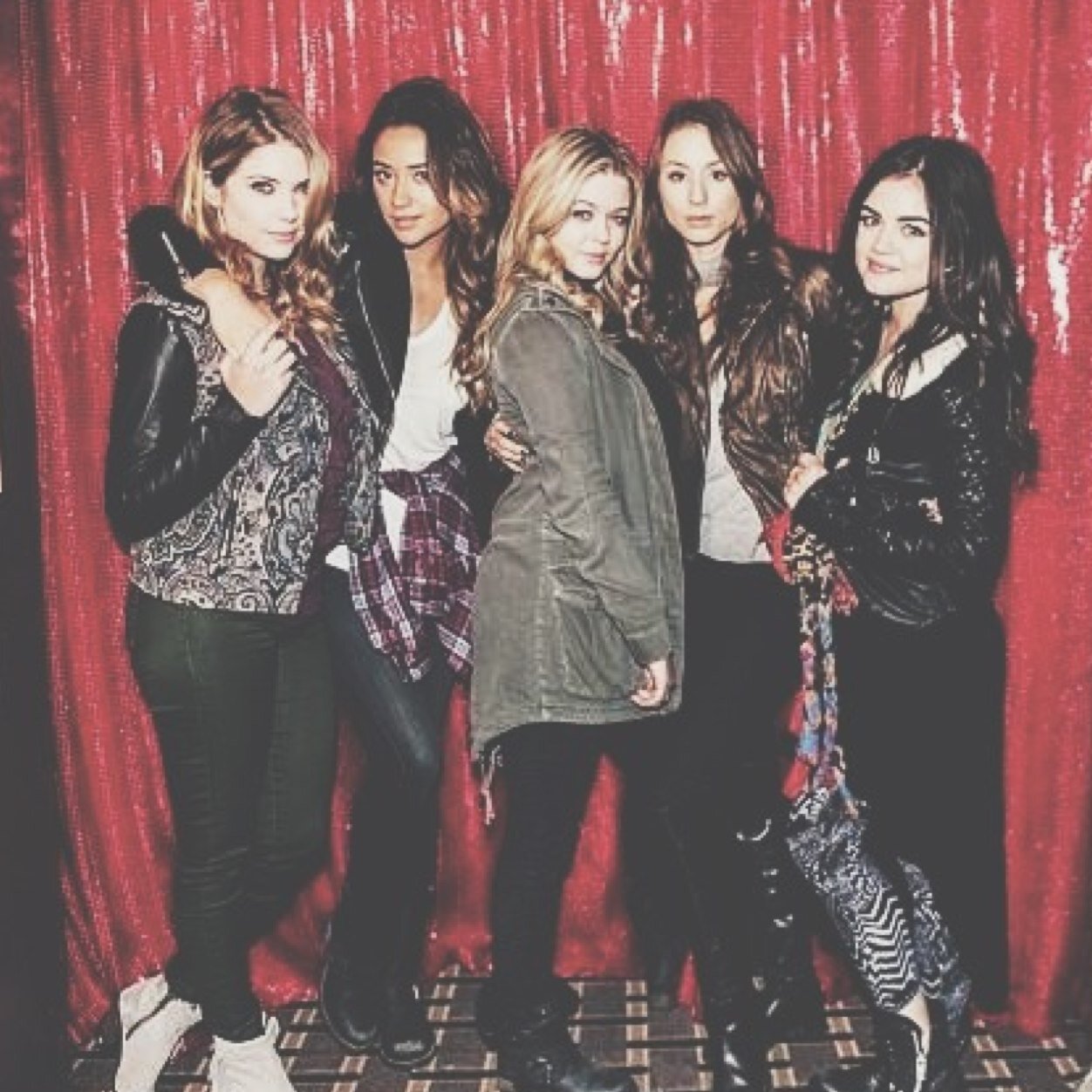 Pics of the pretty little liars cast.im everywhere -A