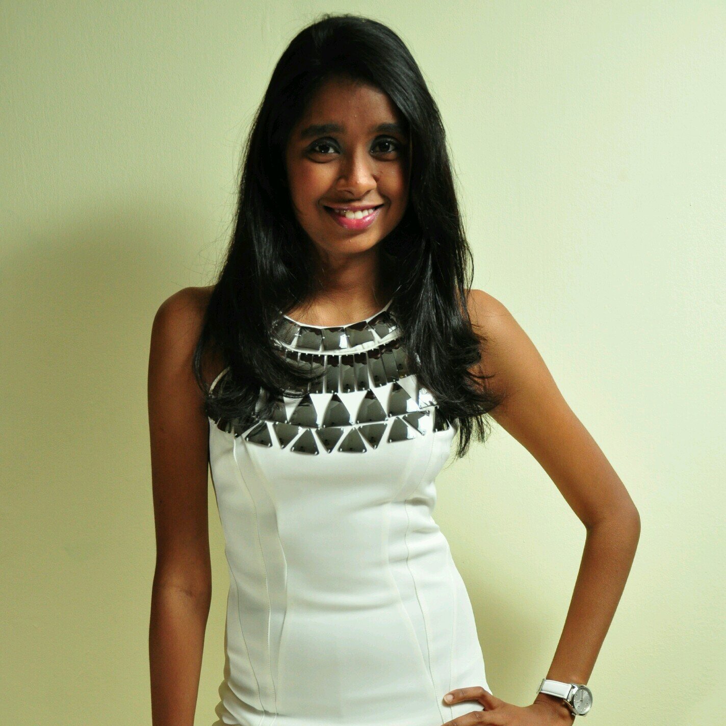 shesha_26_93's profile picture. Fire meets gasoline