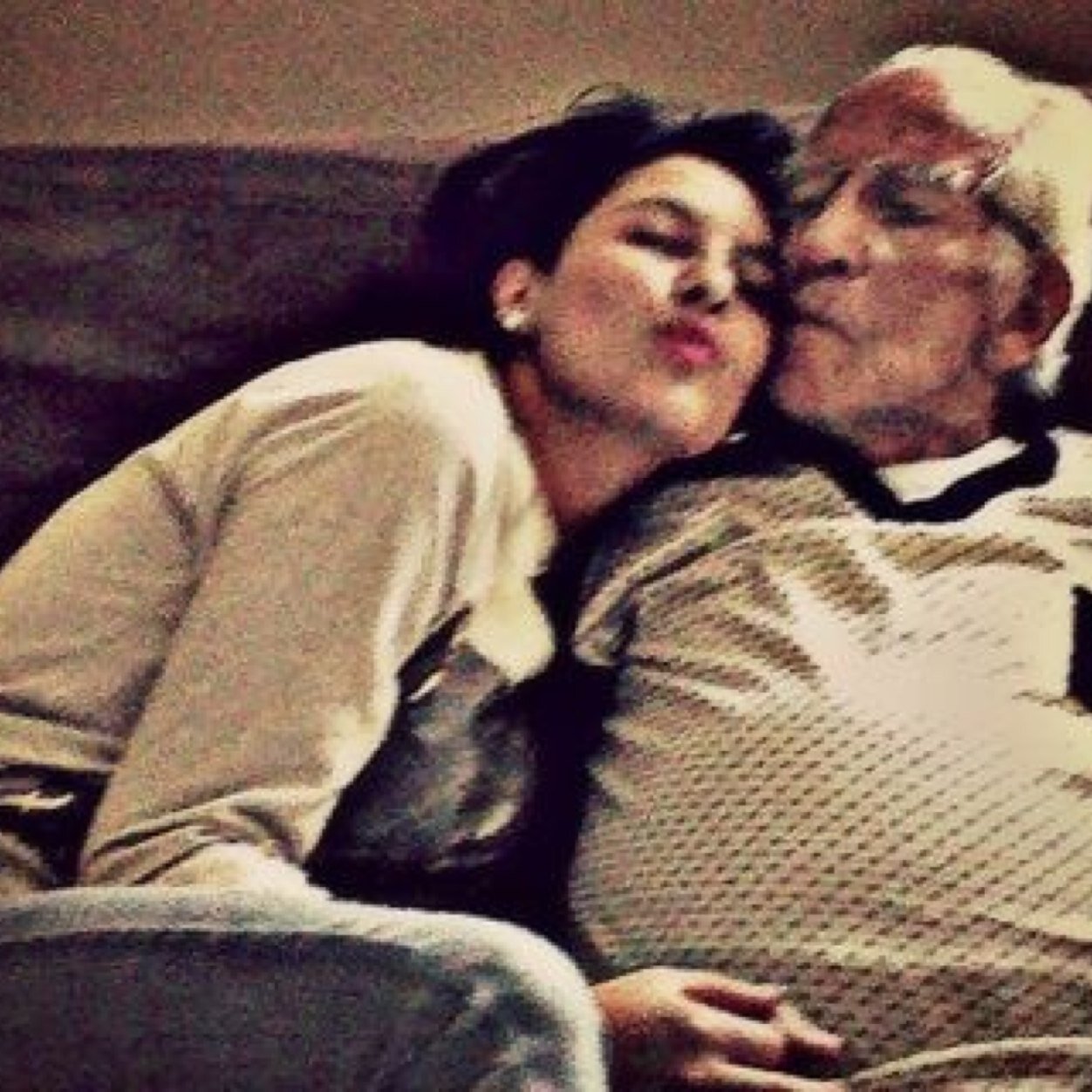 Tu mi angel en la tierra, y el mi angel del cielo:) gracias por tanta bendicion:):)