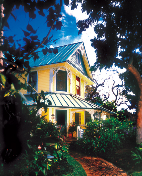 SundyHouse's profile picture. The Sundy House features 13 luxurious guest accommodations tucked within an acre of tropical gardens, creating a haven of blissful relaxation.